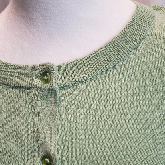 Amazon Essentials Women's Lightweight Crewneck Cardigan Sweater, M - Picture 5 of 6